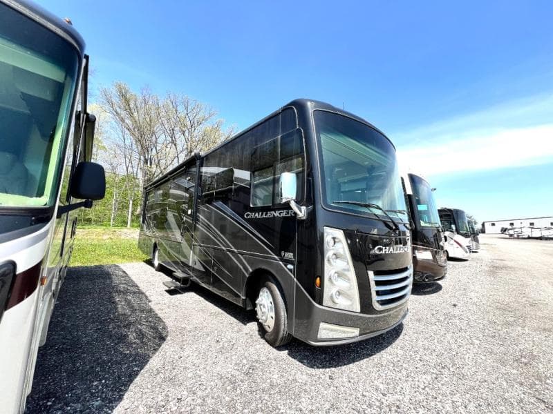2022 Thor Motor Coach 2022 Thor Motor Coach Challenger - thumbnail 6