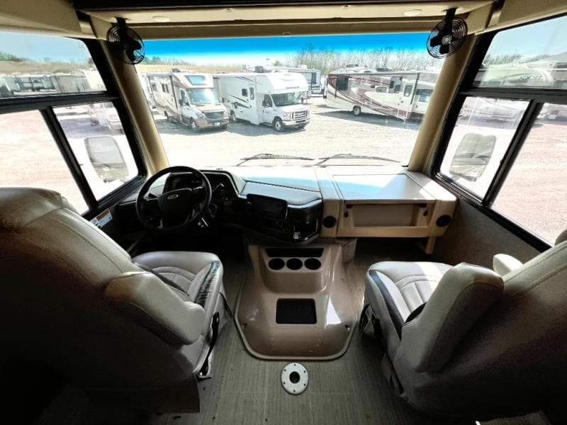 2022 Thor Motor Coach 2022 Thor Motor Coach Challenger - thumbnail 16