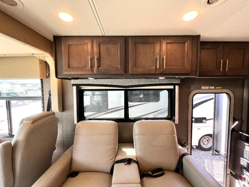 2022 Thor Motor Coach 2022 Thor Motor Coach Challenger - thumbnail 23