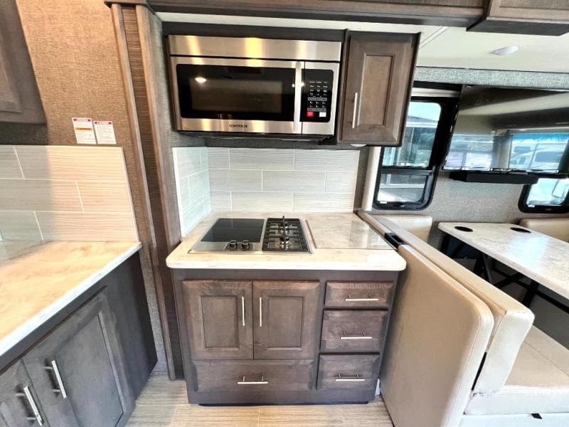 2022 Thor Motor Coach 2022 Thor Motor Coach Challenger - thumbnail 27