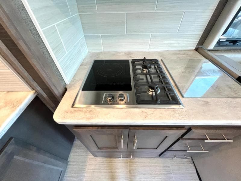 2022 Thor Motor Coach 2022 Thor Motor Coach Challenger - thumbnail 28