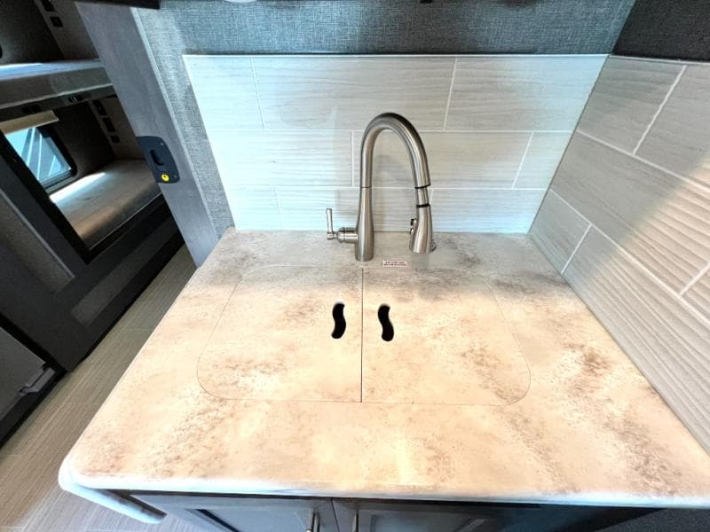 2022 Thor Motor Coach 2022 Thor Motor Coach Challenger - thumbnail 33