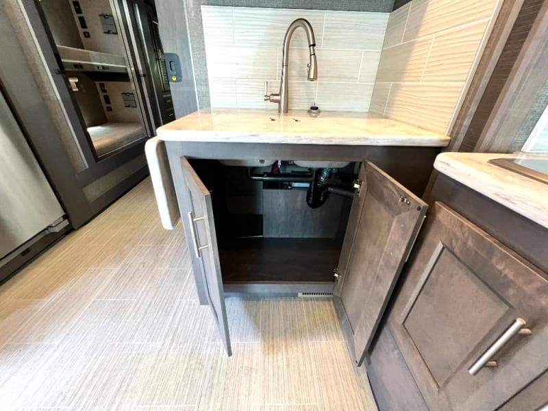 2022 Thor Motor Coach 2022 Thor Motor Coach Challenger - thumbnail 34