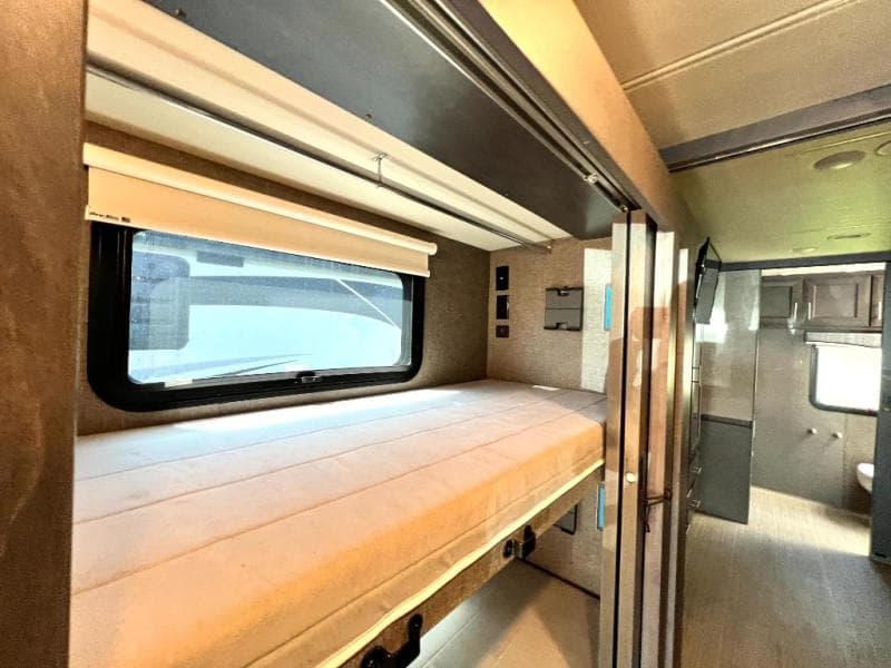 2022 Thor Motor Coach 2022 Thor Motor Coach Challenger - thumbnail 39