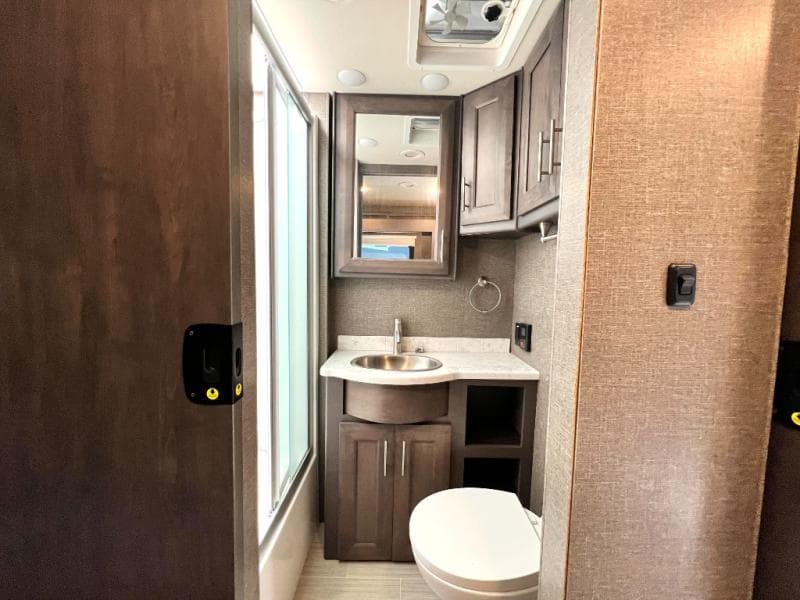 2022 Thor Motor Coach 2022 Thor Motor Coach Challenger - thumbnail 41