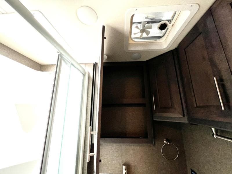 2022 Thor Motor Coach 2022 Thor Motor Coach Challenger - thumbnail 42