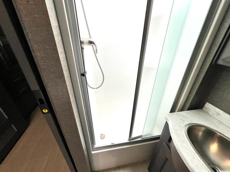 2022 Thor Motor Coach 2022 Thor Motor Coach Challenger - thumbnail 45