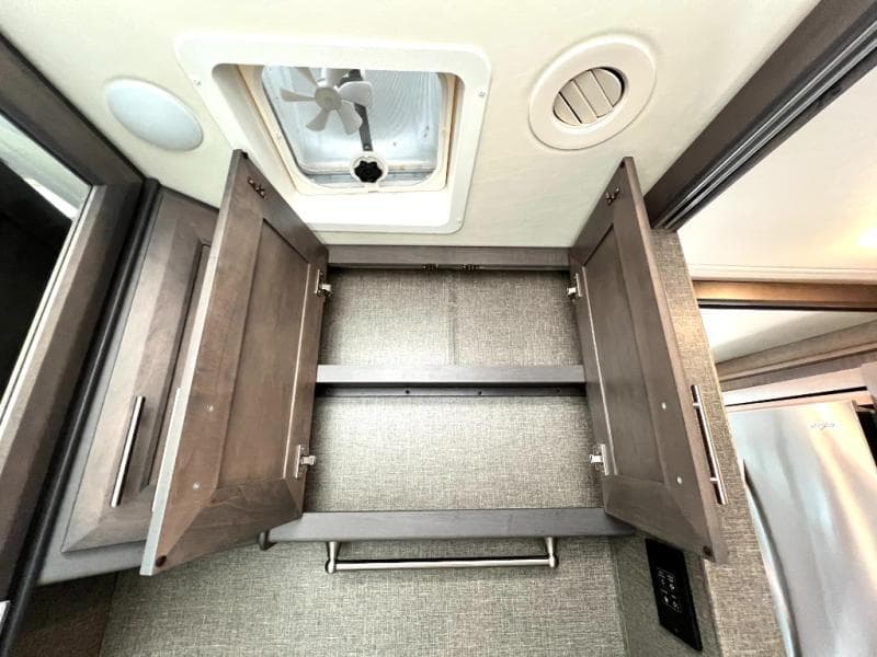 2022 Thor Motor Coach 2022 Thor Motor Coach Challenger - thumbnail 46