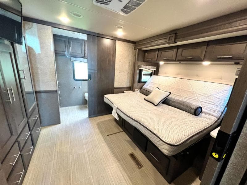 2022 Thor Motor Coach 2022 Thor Motor Coach Challenger - thumbnail 48