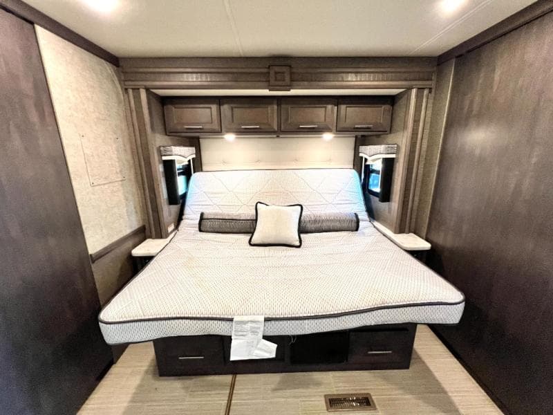 2022 Thor Motor Coach 2022 Thor Motor Coach Challenger - thumbnail 50