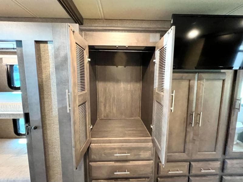 2022 Thor Motor Coach 2022 Thor Motor Coach Challenger - thumbnail 52