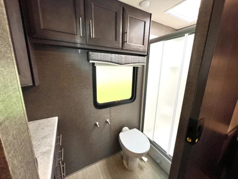 2022 Thor Motor Coach 2022 Thor Motor Coach Challenger - thumbnail 55