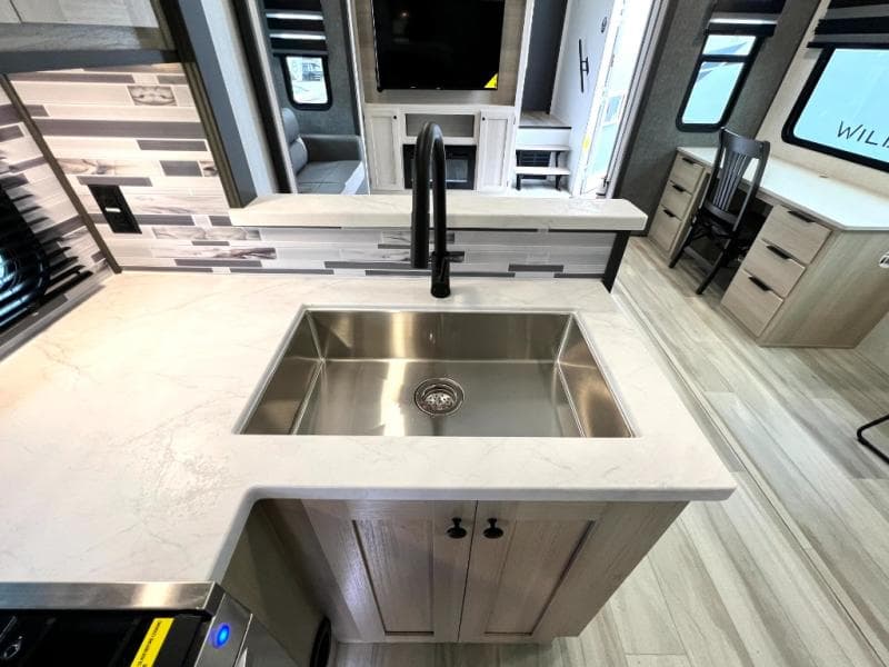 2025 Forest River 2025 Forest River Wildcat - thumbnail 35