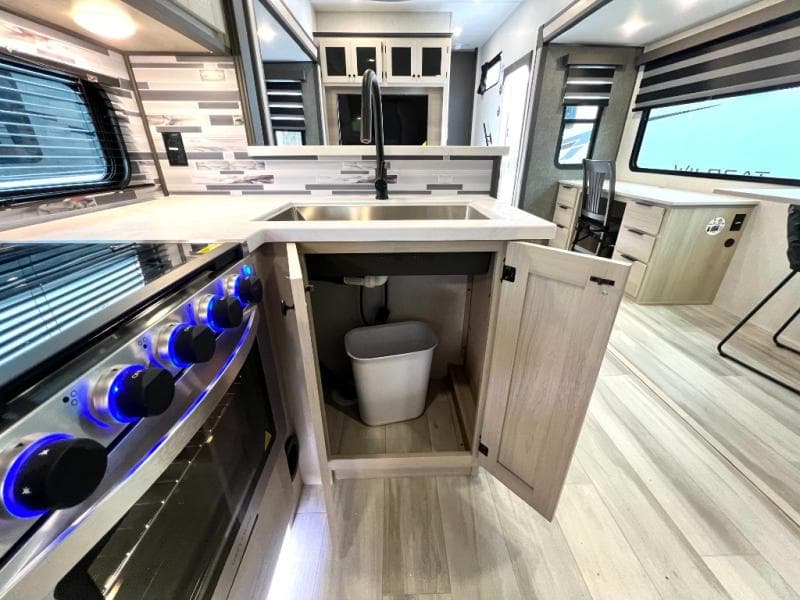 2025 Forest River 2025 Forest River Wildcat - thumbnail 36