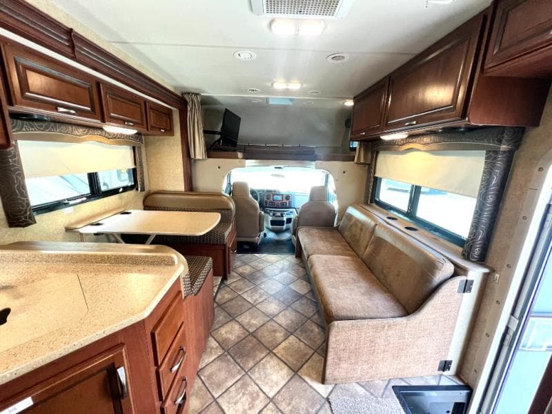 2015 Thor Motor Coach 2015 Thor Motor Coach Chateau - thumbnail 13