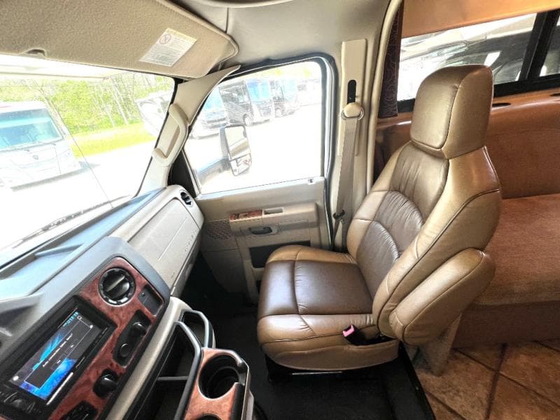 2015 Thor Motor Coach 2015 Thor Motor Coach Chateau - thumbnail 23