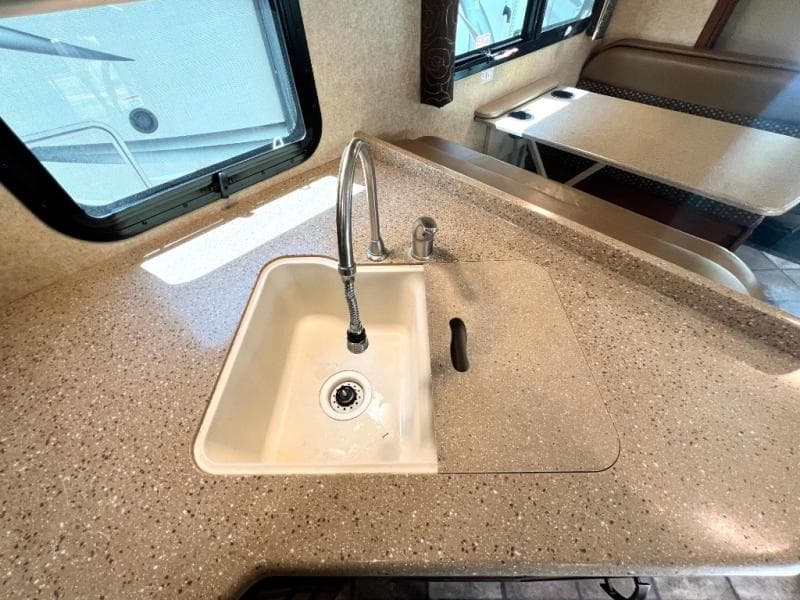 2015 Thor Motor Coach 2015 Thor Motor Coach Chateau - thumbnail 32