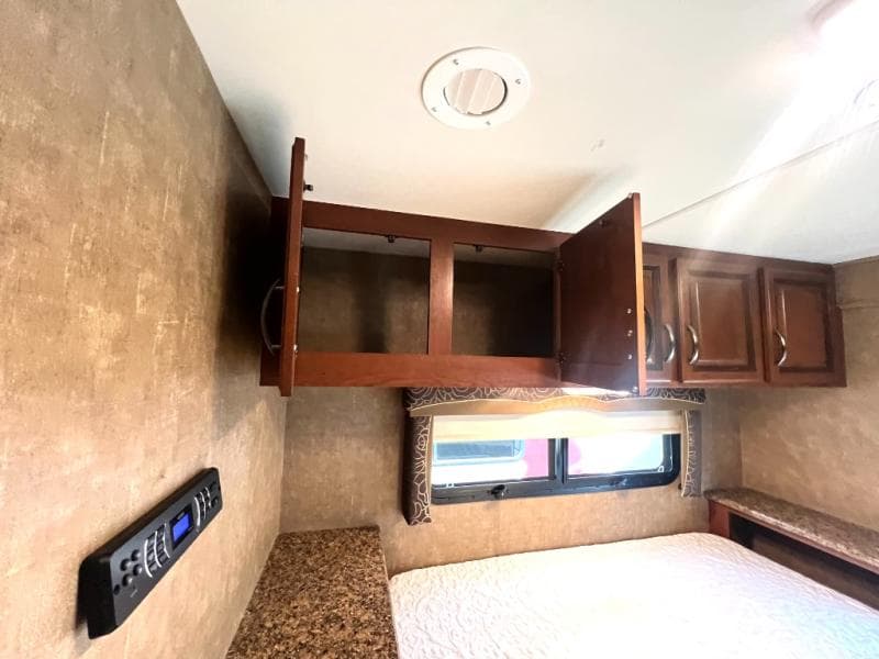 2015 Thor Motor Coach 2015 Thor Motor Coach Chateau - thumbnail 50