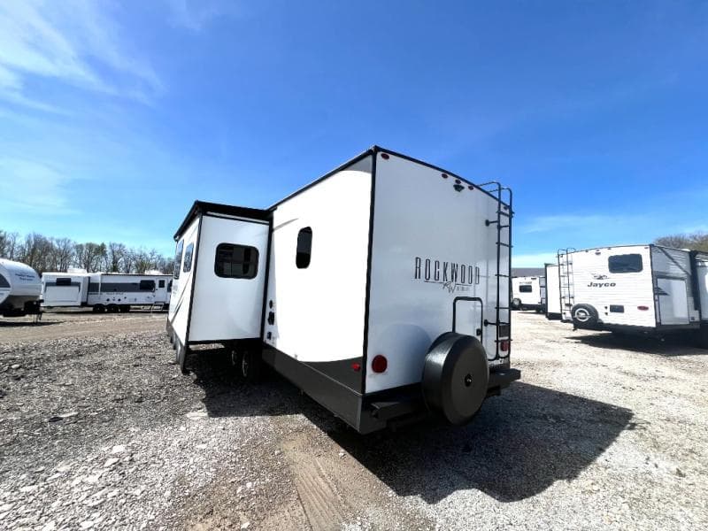 2025 Forest River 2025 Forest River Rockwood Ultra Lite - thumbnail 9