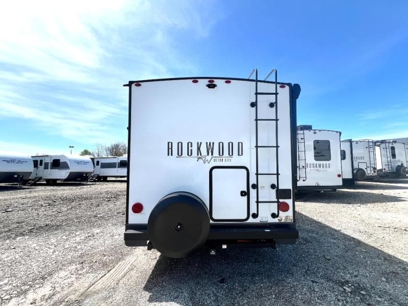 2025 Forest River 2025 Forest River Rockwood Ultra Lite - thumbnail 10