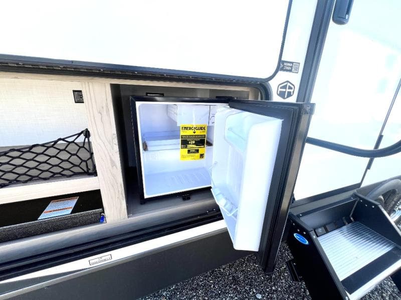 2025 Forest River 2025 Forest River Rockwood Ultra Lite - thumbnail 15