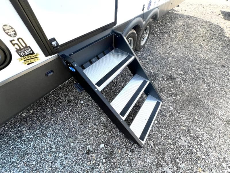 2025 Forest River 2025 Forest River Rockwood Ultra Lite - thumbnail 17