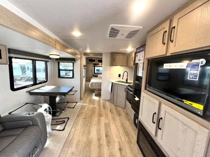 2025 Forest River 2025 Forest River Rockwood Ultra Lite - thumbnail 18