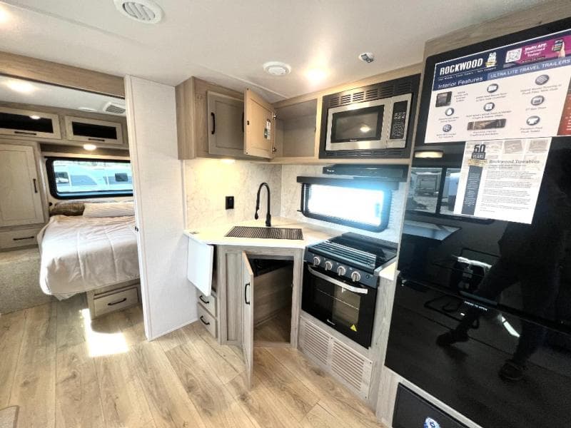 2025 Forest River 2025 Forest River Rockwood Ultra Lite - thumbnail 21