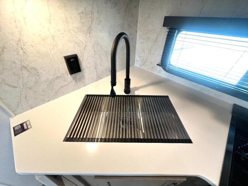 2025 Forest River 2025 Forest River Rockwood Ultra Lite - thumbnail 22