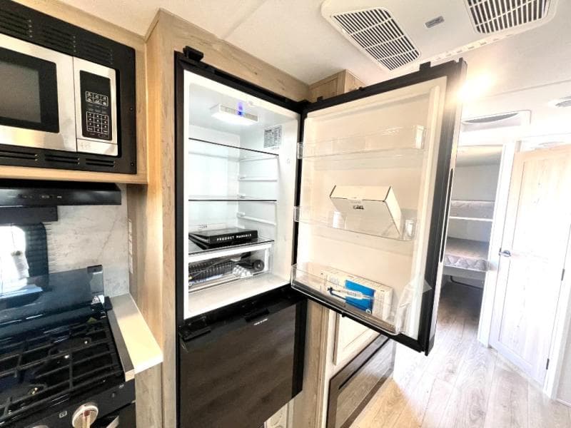 2025 Forest River 2025 Forest River Rockwood Ultra Lite - thumbnail 28