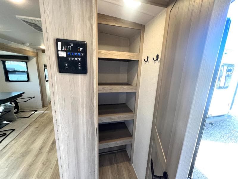 2025 Forest River 2025 Forest River Rockwood Ultra Lite - thumbnail 30