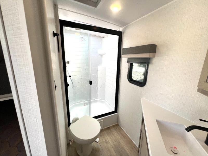 2025 Forest River 2025 Forest River Rockwood Ultra Lite - thumbnail 34