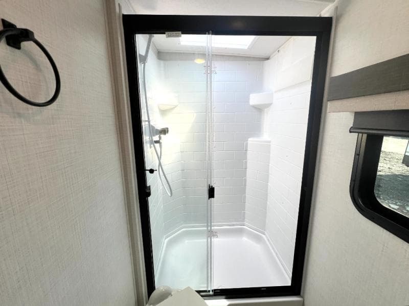 2025 Forest River 2025 Forest River Rockwood Ultra Lite - thumbnail 35