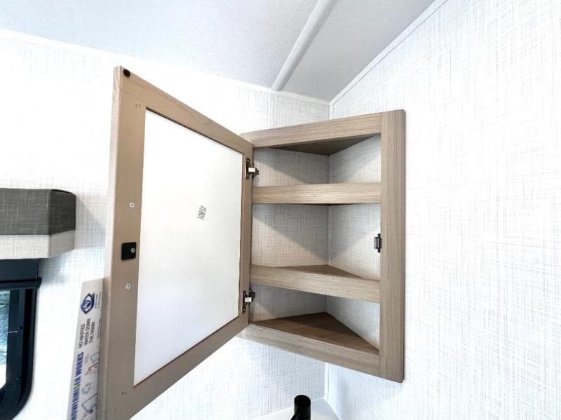 2025 Forest River 2025 Forest River Rockwood Ultra Lite - thumbnail 38