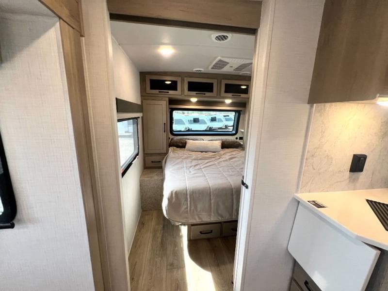 2025 Forest River 2025 Forest River Rockwood Ultra Lite - thumbnail 42