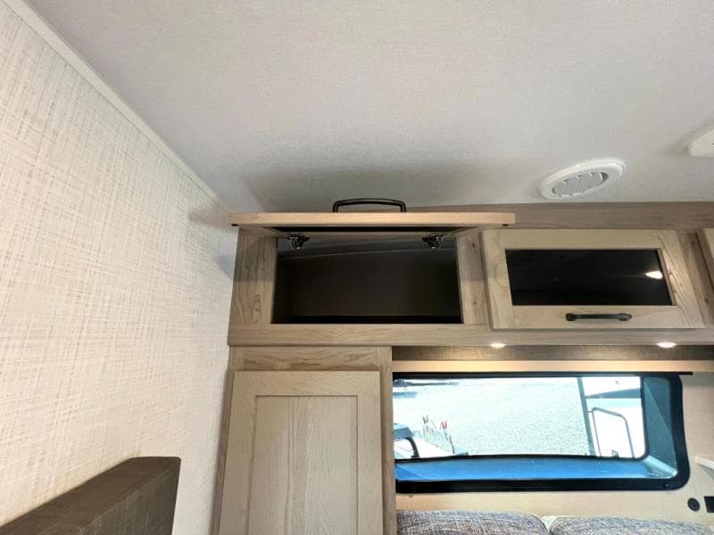 2025 Forest River 2025 Forest River Rockwood Ultra Lite - thumbnail 45