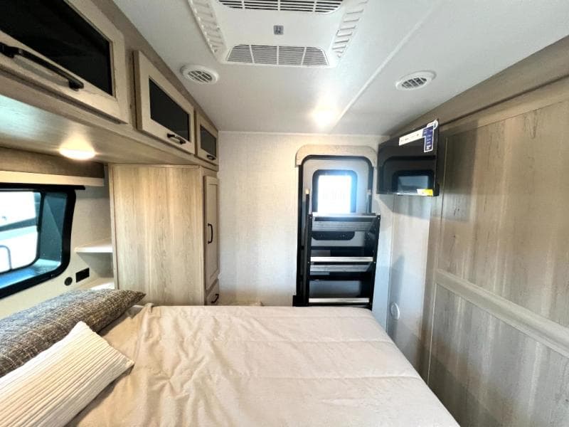 2025 Forest River 2025 Forest River Rockwood Ultra Lite - thumbnail 46