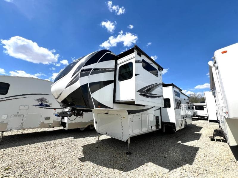 2024 Grand Design 2024 Grand Design Solitude - thumbnail 7