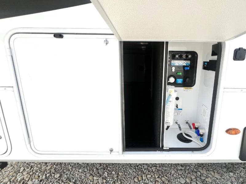 2024 Grand Design 2024 Grand Design Solitude - thumbnail 13