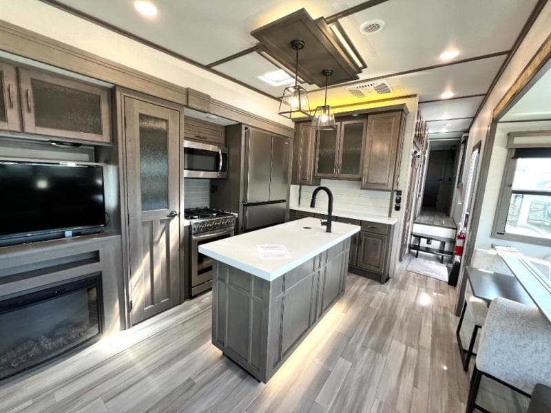 2024 Grand Design 2024 Grand Design Solitude - thumbnail 17