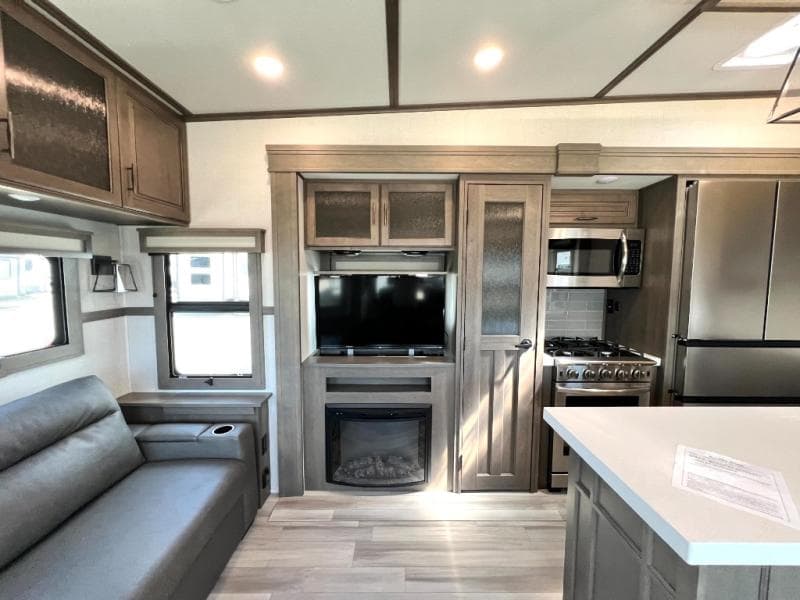 2024 Grand Design 2024 Grand Design Solitude - thumbnail 20