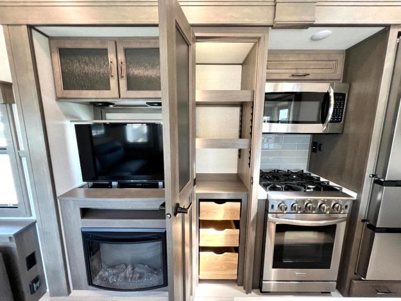 2024 Grand Design 2024 Grand Design Solitude - thumbnail 21