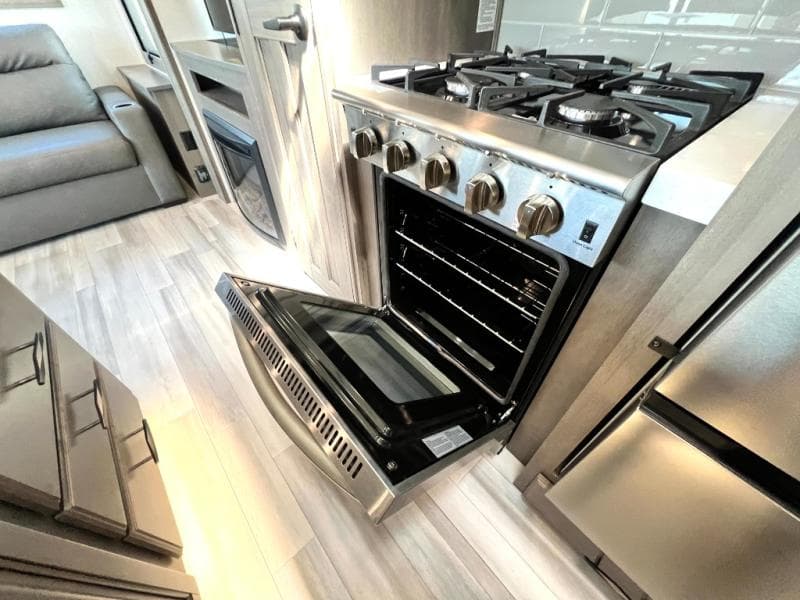 2024 Grand Design 2024 Grand Design Solitude - thumbnail 32