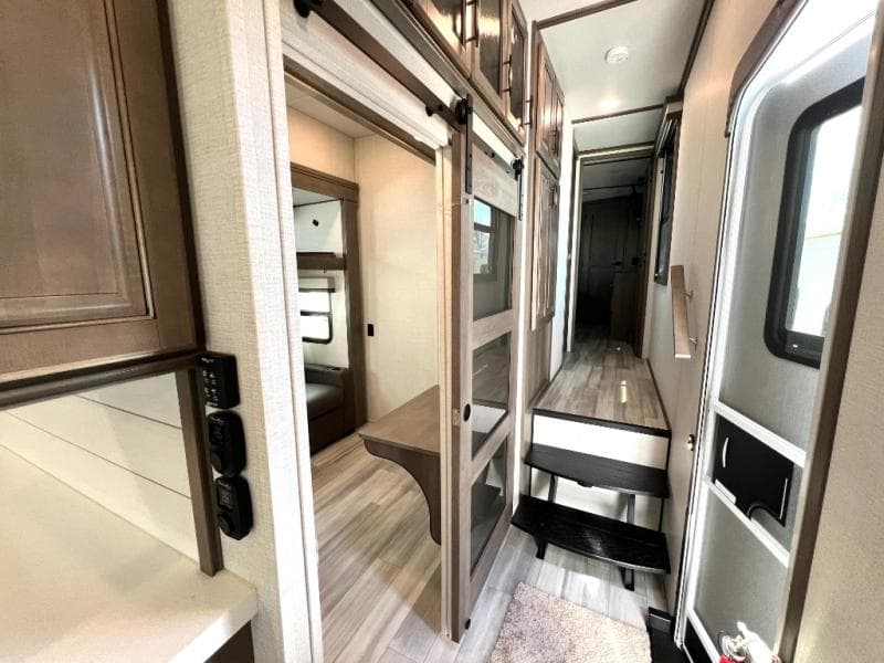 2024 Grand Design 2024 Grand Design Solitude - thumbnail 37