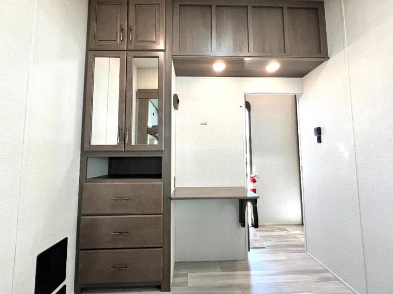 2024 Grand Design 2024 Grand Design Solitude - thumbnail 40