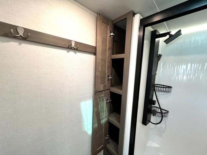 2024 Grand Design 2024 Grand Design Solitude - thumbnail 44