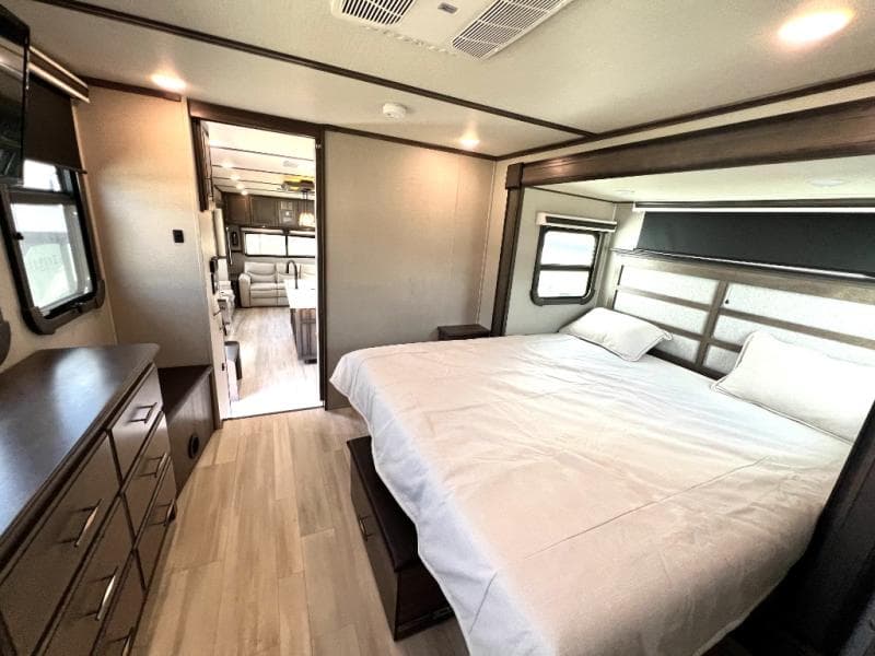 2022 Grand Design 2022 Grand Design Solitude - thumbnail 4