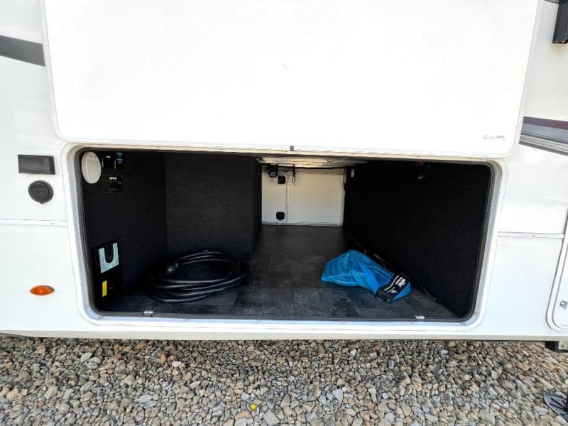 2022 Grand Design 2022 Grand Design Solitude - thumbnail 12