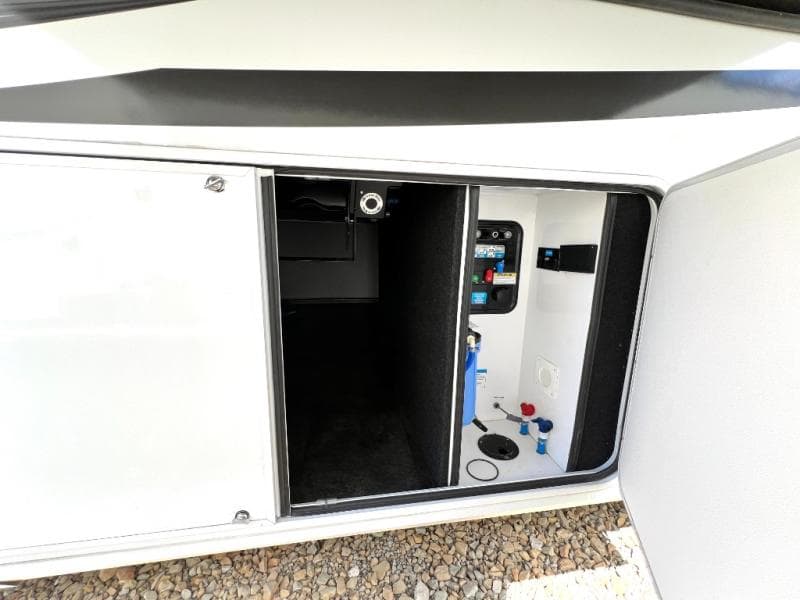 2022 Grand Design 2022 Grand Design Solitude - thumbnail 13