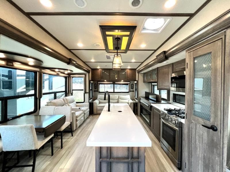 2022 Grand Design 2022 Grand Design Solitude - thumbnail 17